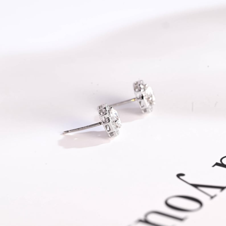0.70 TCW Round Cut Moissanite Halo Stud Earrings in Gold 9