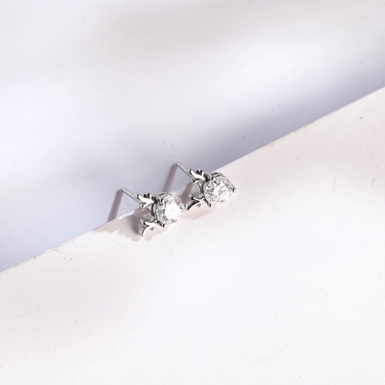 0.70 TCW Round Cut Moissanite Stud Earrings in Gold 5