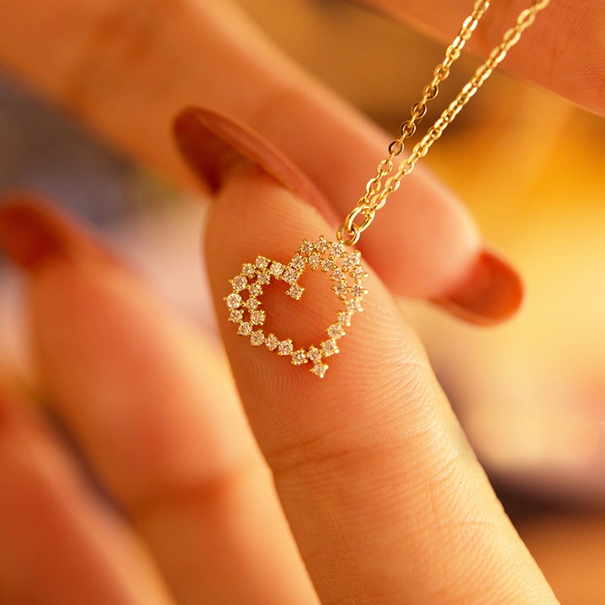 0.15 TCW Round Heart Minimalist Moissanite Necklace 3