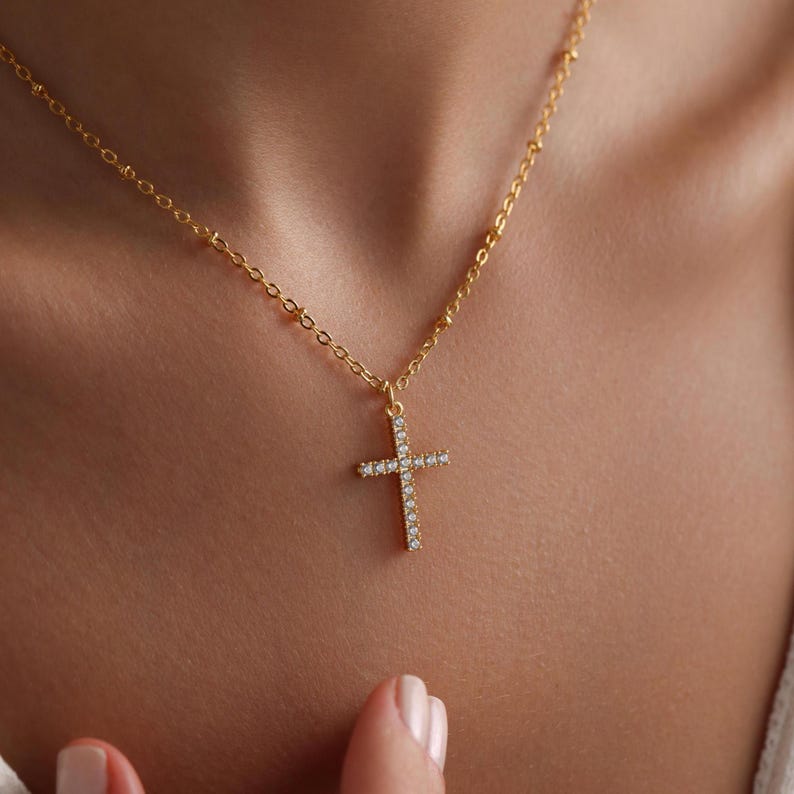 0.6 TCW Round Cut Cross Moissanite Pendant Necklace