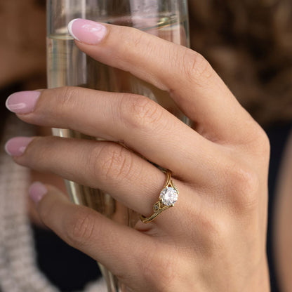 1 CT Round Shaped Vintage Styled Lab Grown Diamond Engagement Ring