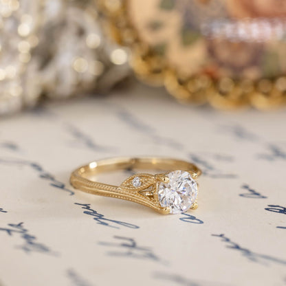 1 CT Round Shaped Vintage Styled Lab Grown Diamond Engagement Ring