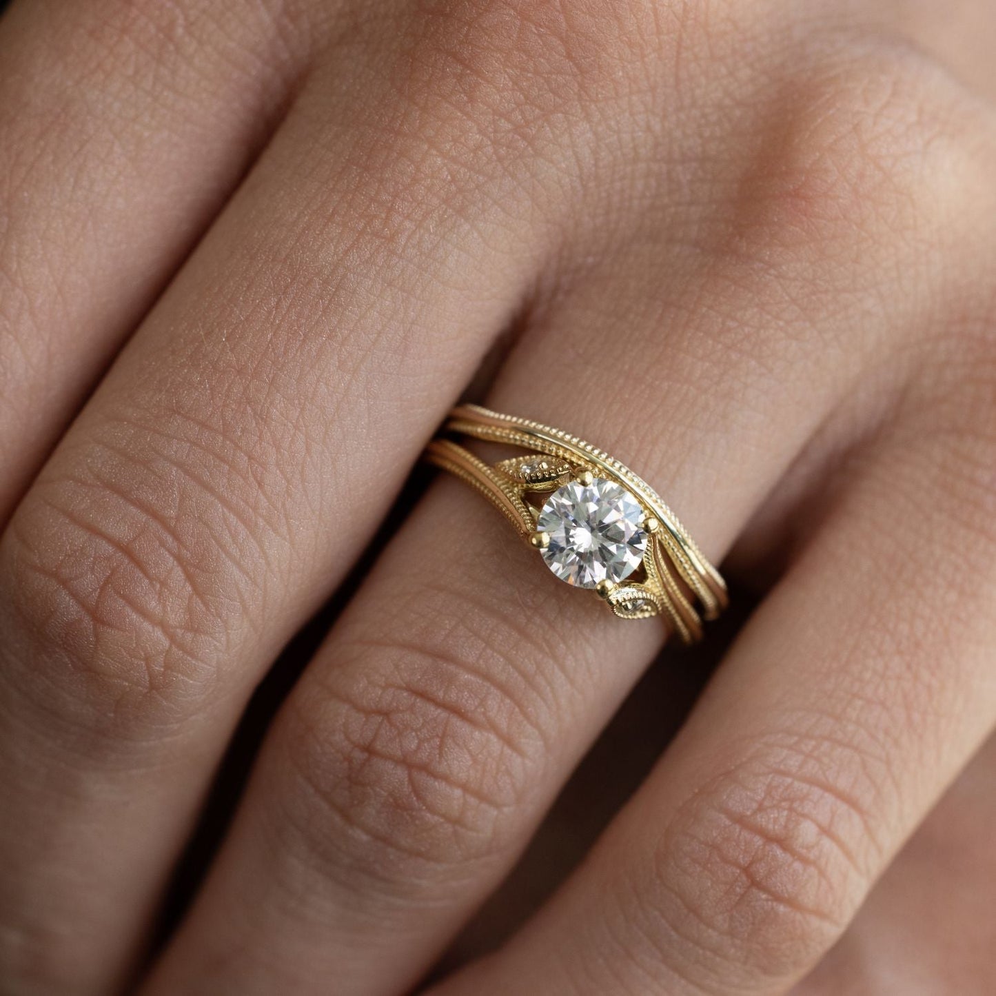 1 CT Round Shaped Vintage Styled Lab Grown Diamond Engagement Ring