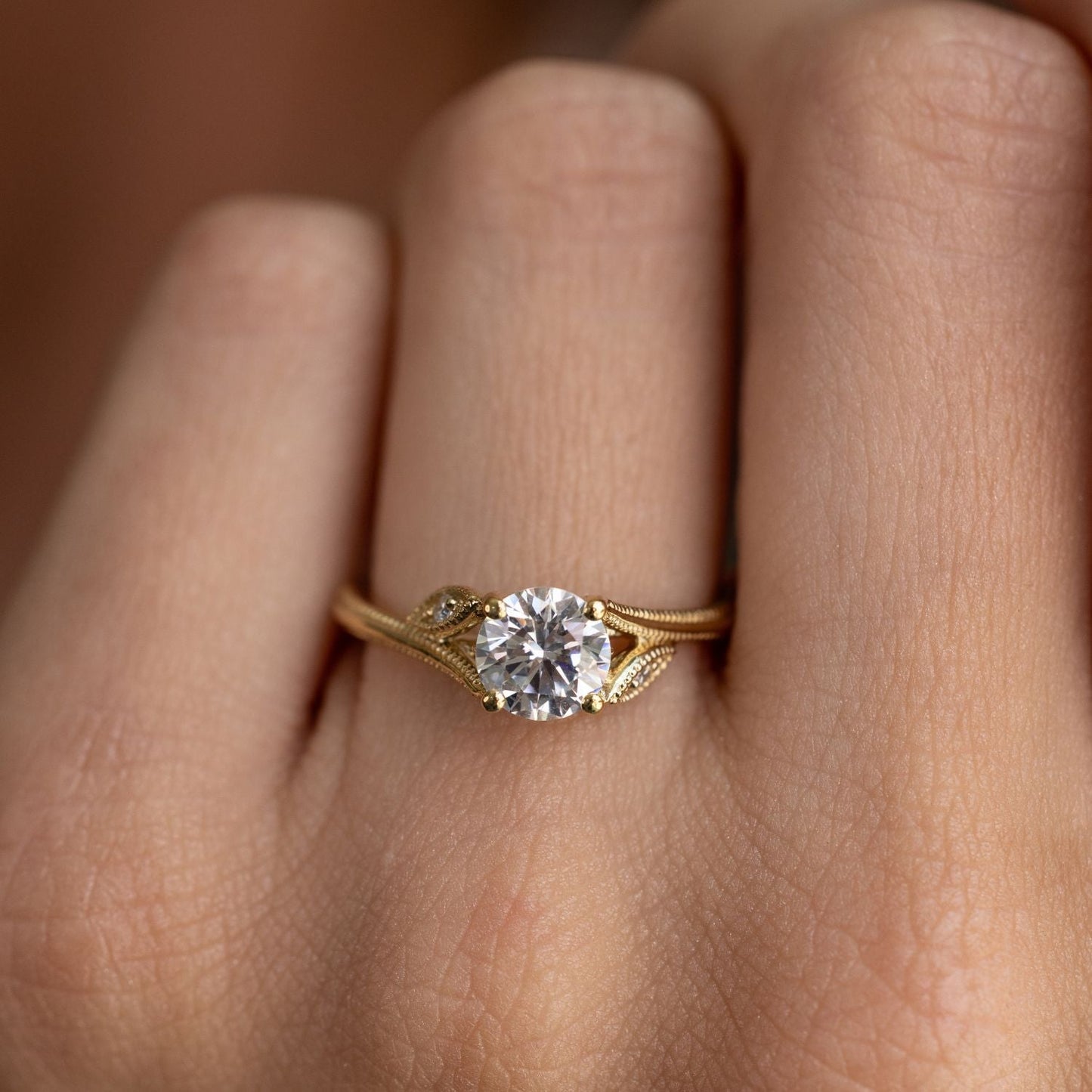 1 CT Round Shaped Vintage Styled Lab Grown Diamond Engagement Ring