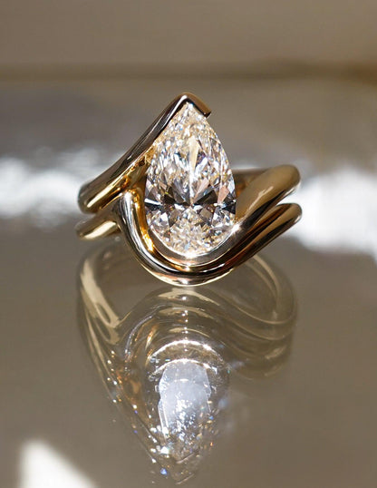 2.5 CT Pear Cut Solitaire Lab Grown Diamond Ring With Classic Plain Band