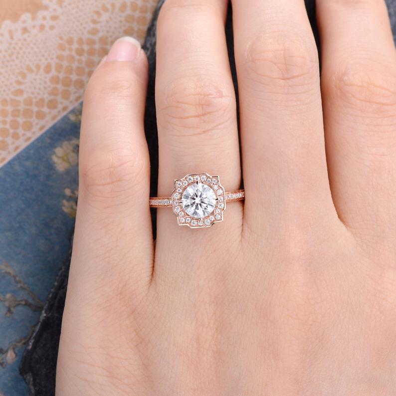 1.0 CT Round Cut Vintage Halo Moissanite Engagement Ring 2