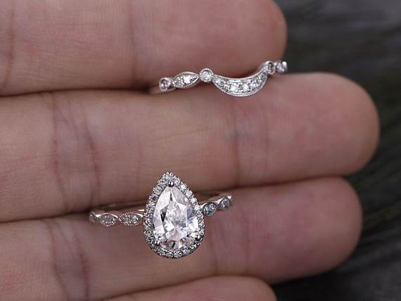 1.0 CT Pear Cut Halo Moissanite Bridal Ring Set 4