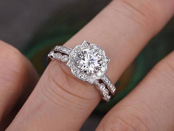 0.75 CT Round Vintage Style Moissanite Bridal Ring Set 2