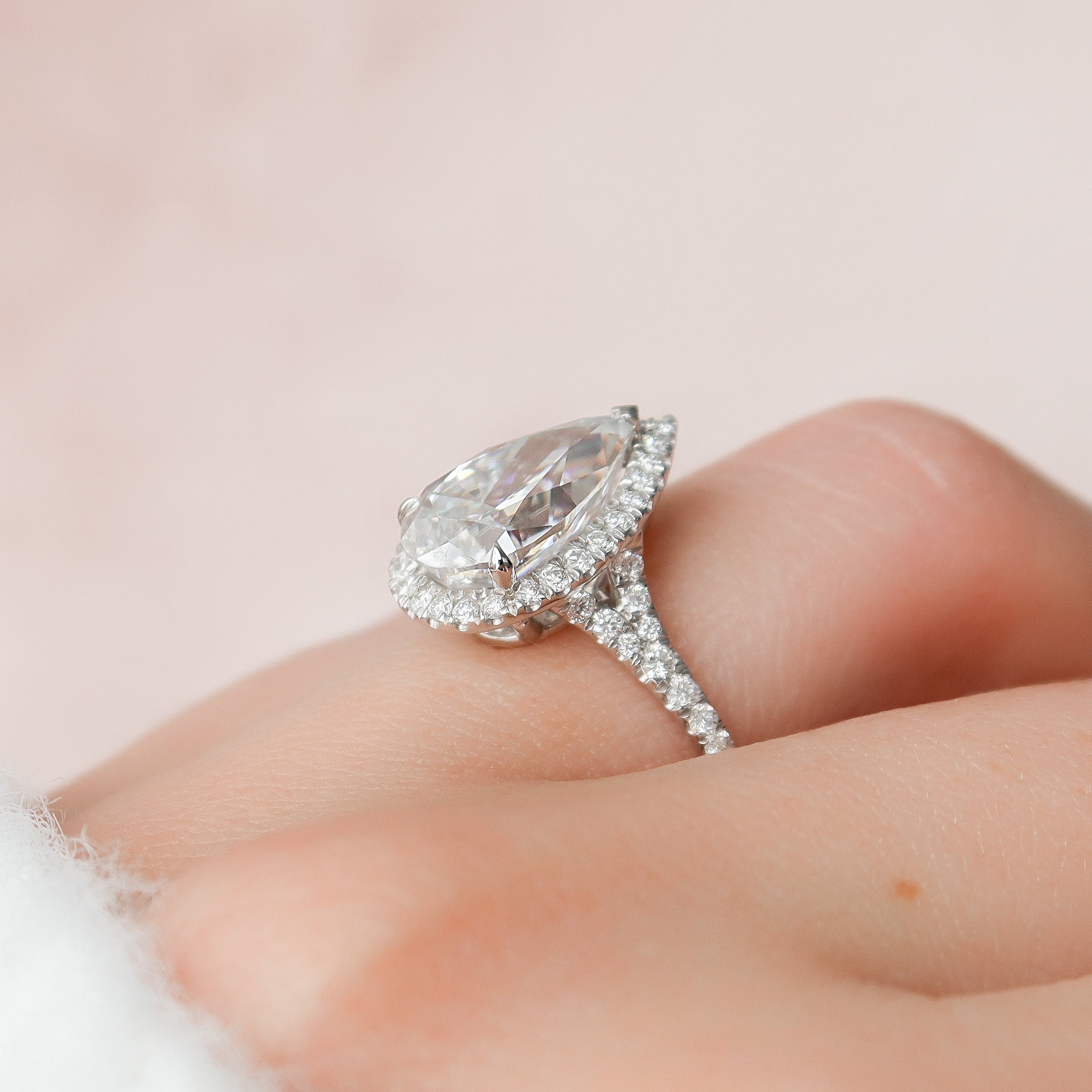 3.0 CT Pear Halo & Split Shank Moissanite Engagement Ring 5